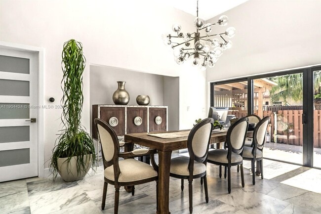 Building Photo - 513 Leslie Dr