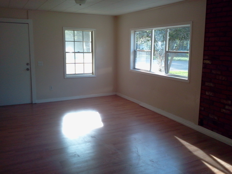 Foto principal - Large 3BR/1BA Zephyrhills Home with Covere...