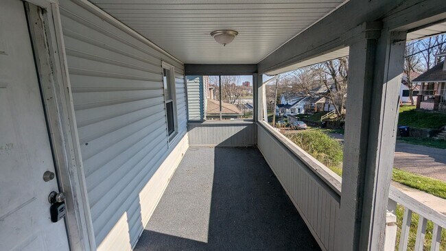 Foto del edificio - 3-Bedroom, 1-Bathroom Single Family Home for Rent in Akron, Ohio