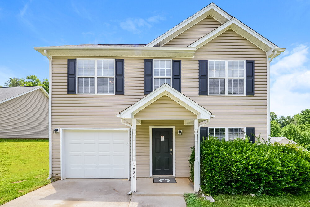 Foto principal - 5624 Fairway Forest Dr