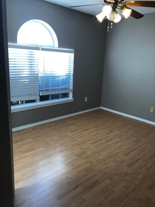 Building Photo - Cute Bentonville 3 bedroom/2 bath