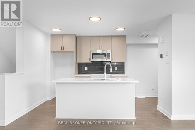 Photo du bâtiment - 101 Glenroy Gilbert Dr