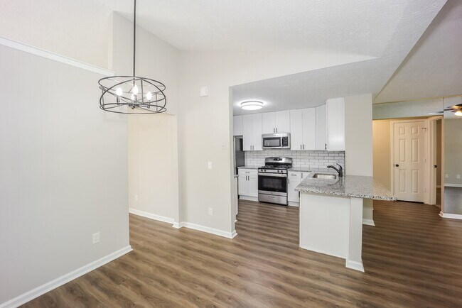 Foto del edificio - 320 Emerald Green Ct