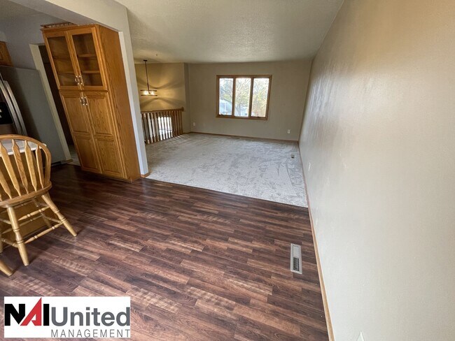 Foto del edificio - 3 Bedroom, 2 bathroom, 1 stall attached ga...
