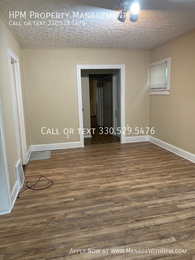 Foto del edificio - Massive 5 Bedroom Home For Rent!