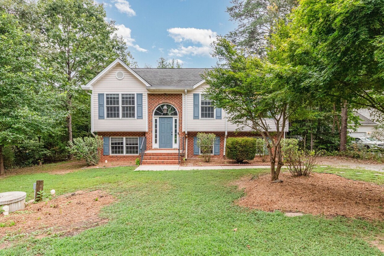 Primary Photo - Remodeled 3-Bed in Lake Land’Or – Pond Vie...