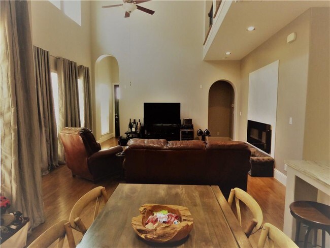 Foto del edificio - 770 E Main St