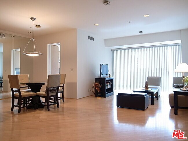 Building Photo - 10490 Wilshire Blvd