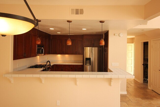 Foto del edificio - Large Carlsbad Townhouse, 2 Primary Bedroo...