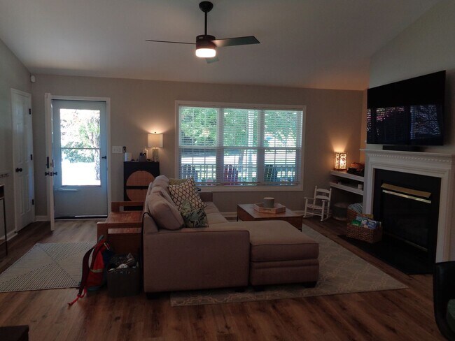 Foto del edificio - NICE-One Level House for Rent in Oak Ridge
