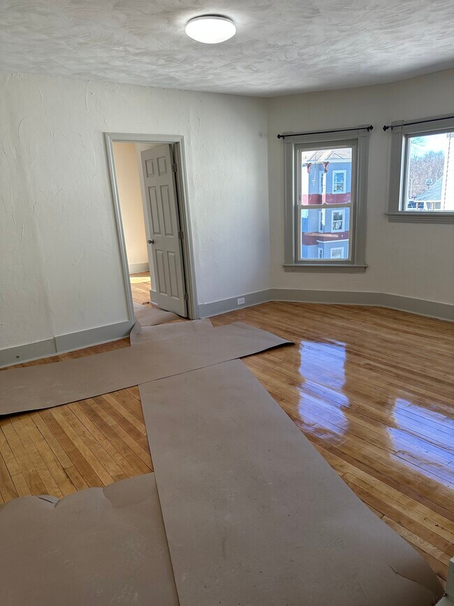 11 W Oberlin St Unit 3, Worcester, MA 01610 Apartments in Worcester