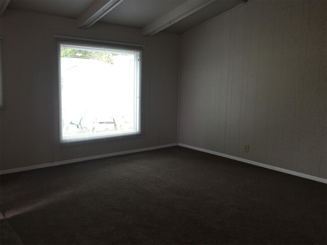 Building Photo - 301 E 40th St