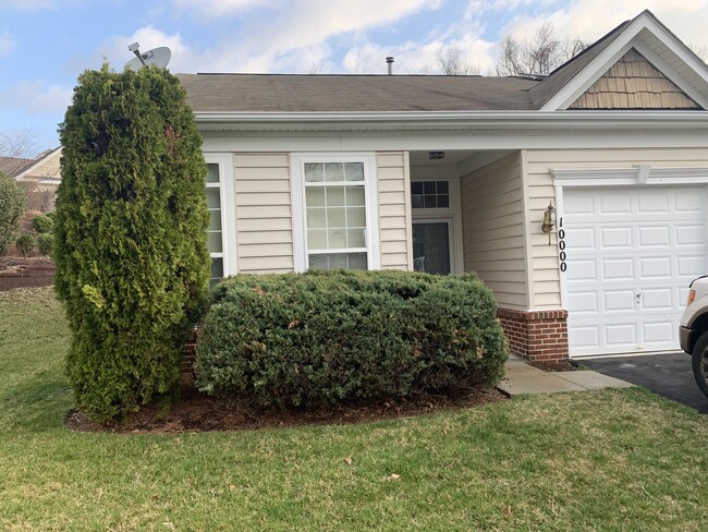 Front Entrance - 10000 Goldenwood Ct