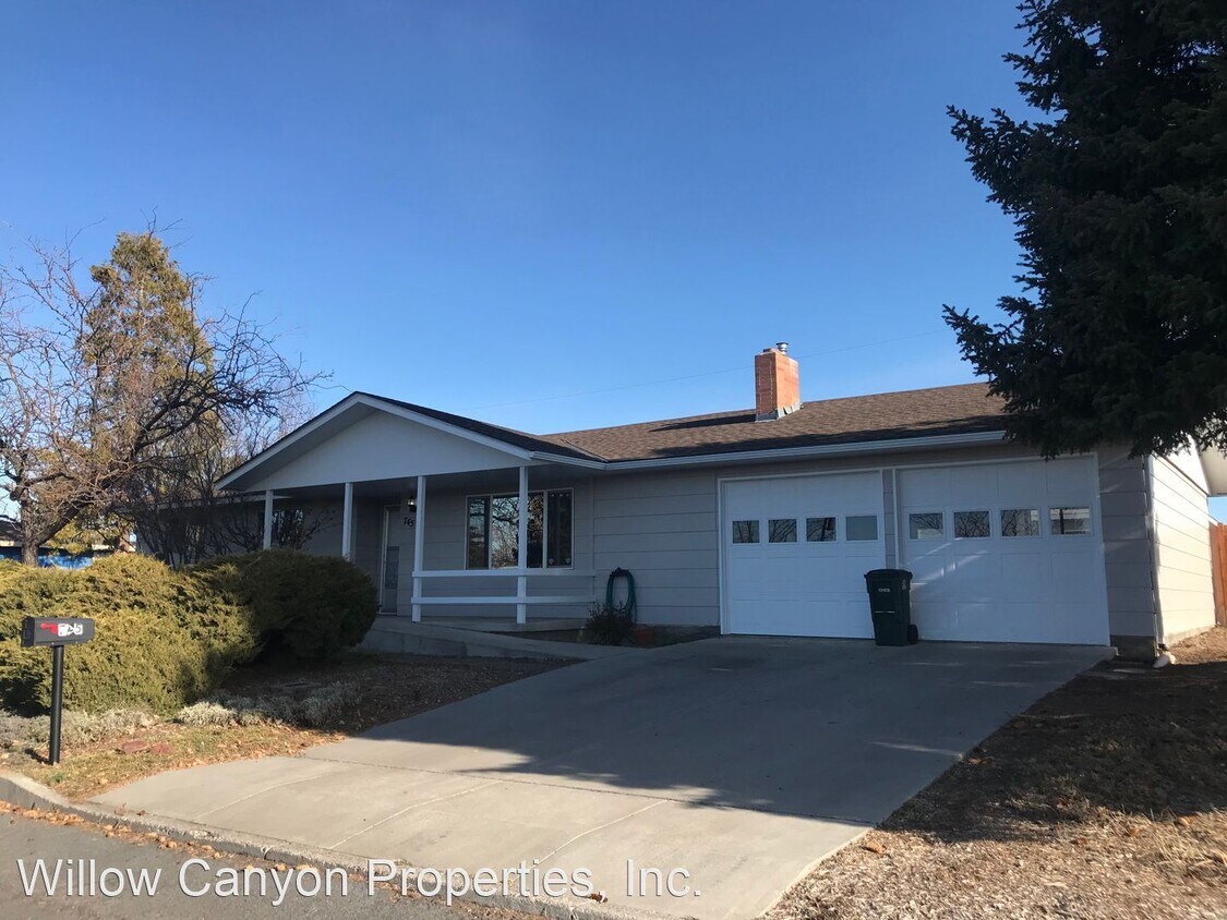 3 br, 1 bath House 745 SE Allen Street House Rental in Madras, OR