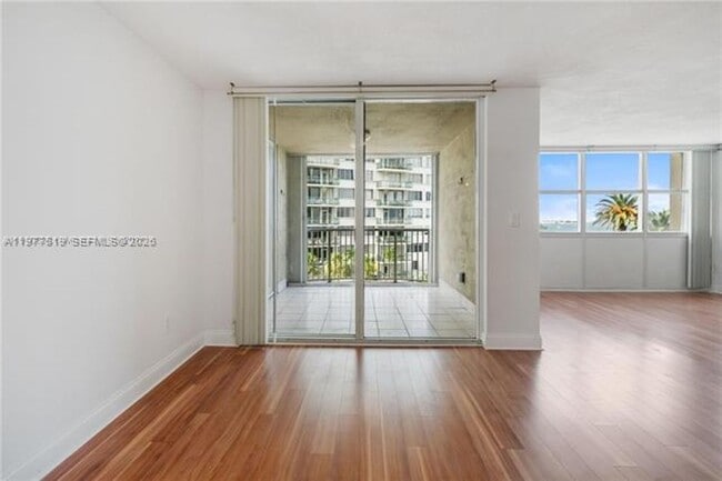 Photo - 1420 Brickell Bay Dr Apartment