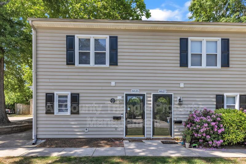 Foto principal - 8835 Chapel Hill Rd