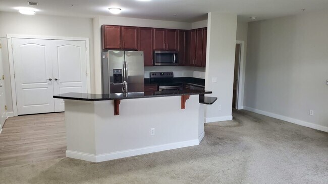 Building Photo - 3000 Fountainview Cir