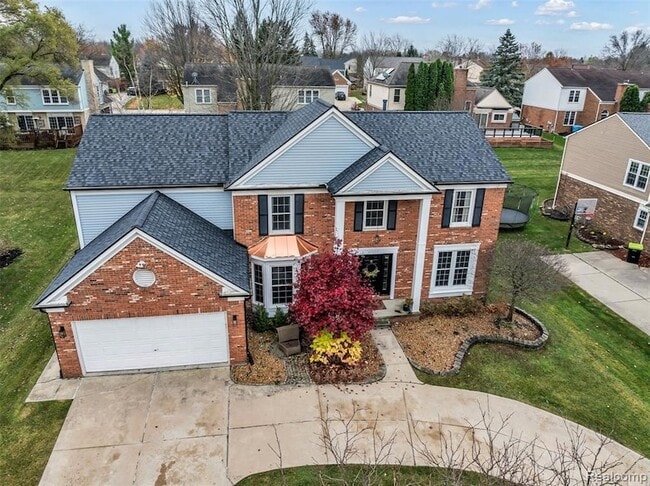 Building Photo - 45077 Roundview Dr