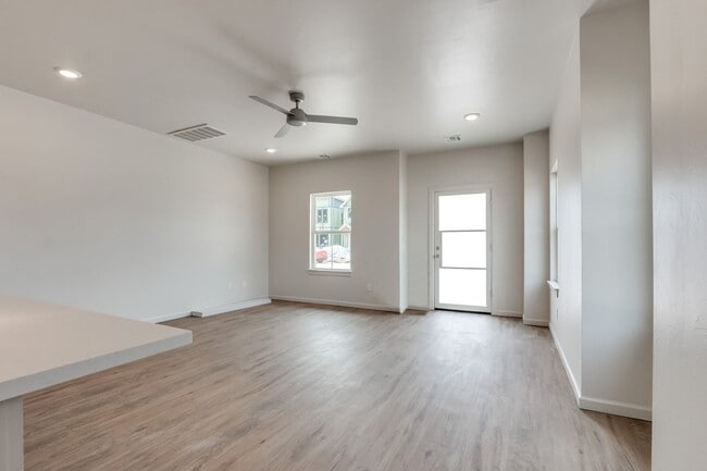 Building Photo - Urban living in Edmond