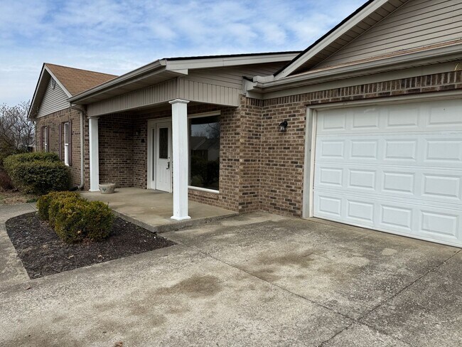 Foto del edificio - 3 bedroom 2 full bath house