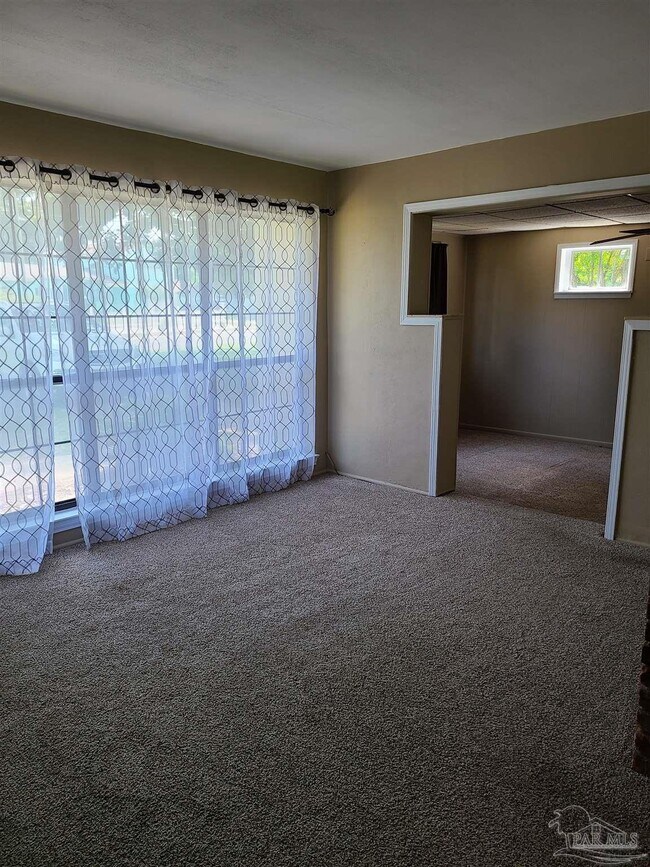 Building Photo - 35 Adkinson Dr