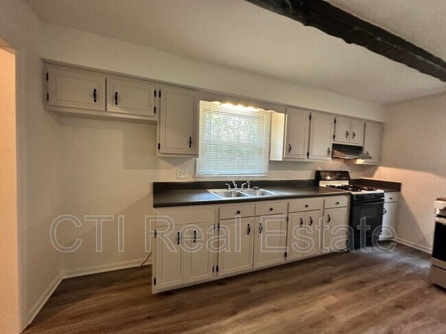 Building Photo - 4720 Old Plantation Dr