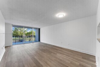 Building Photo - 10825 SW 112th Ave