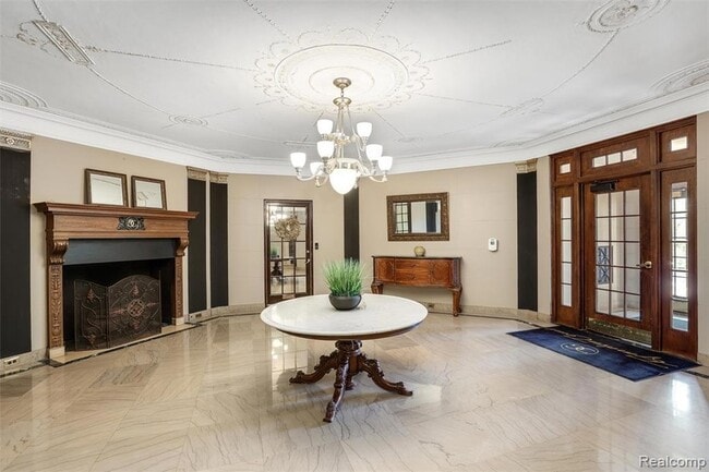 Foto del edificio - 2900 E Jefferson Ave