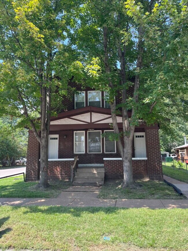 Foto del edificio - "Charming 2-Bed/ 1 bath 2nd Floor Retreat on Pennsylvania Avenue – with wood floors and a usable ...