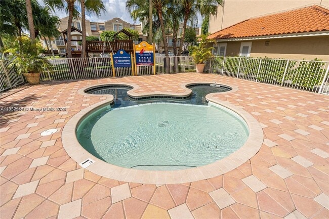 Foto del edificio - 665 NW 85th Pl