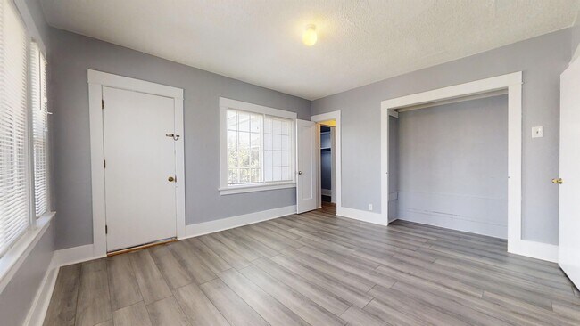 Building Photo - 442 Cerritos Ave