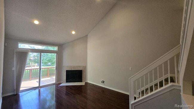 Building Photo - 41786 Primrose Dr