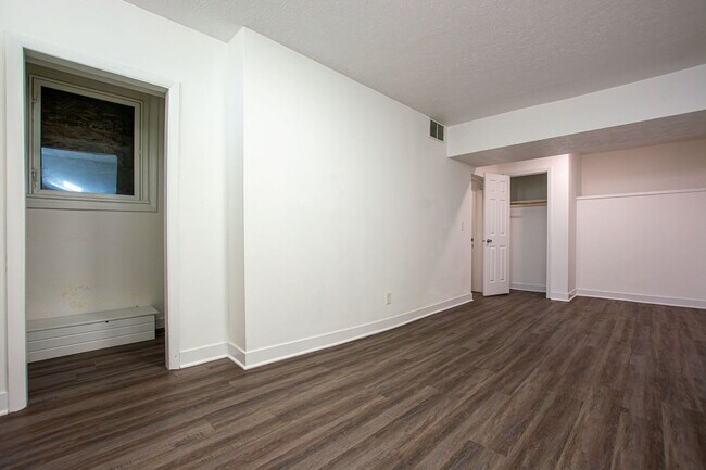 Foto del edificio - 2415 E St