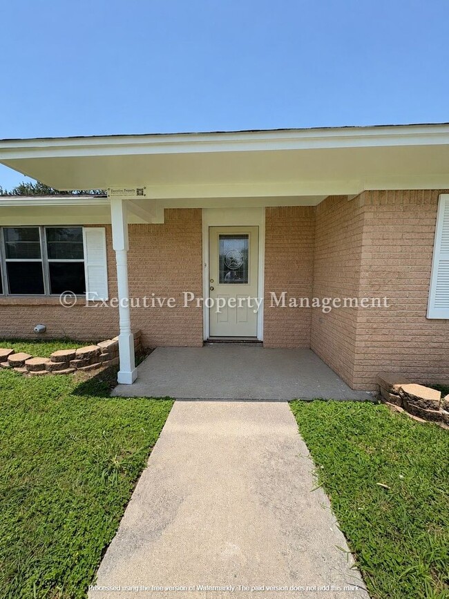 Foto del edificio - 616 Cedar Dr