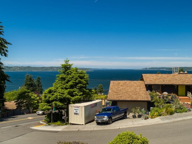 Foto del edificio - Stunning Redondo Home with Puget Sound View!