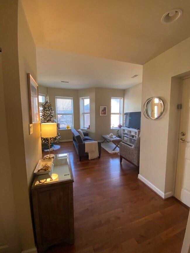 Foto del edificio - 627 Clara Ave