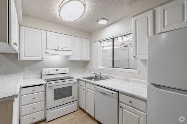 3 habitaciones, 1,5 baños - 1130 pies cuadrados - Cocina - Trailwood Apartment Homes