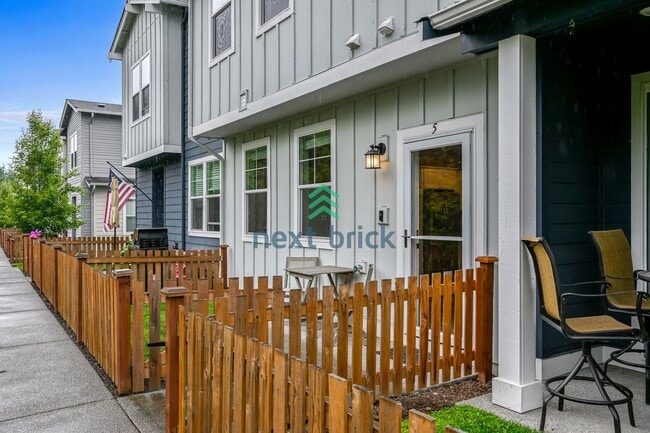 Building Photo - 3 Bed, 2.5 Bath Beautiful Condo Available ...