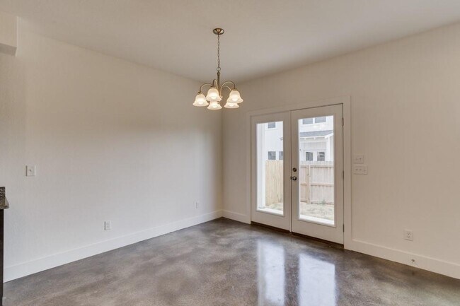 Building Photo - 206 Topaz Dr