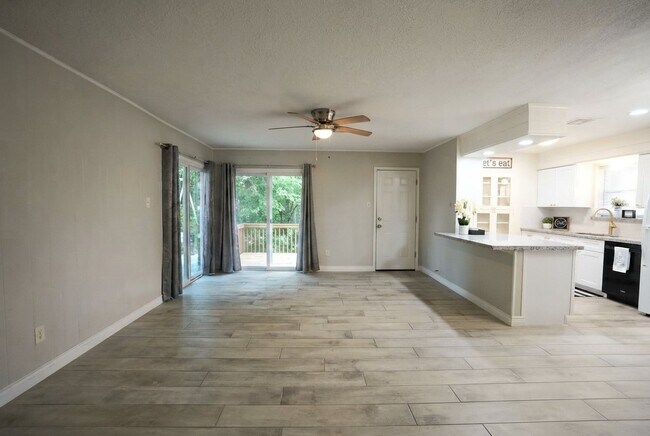 Building Photo - 118 Talisman St