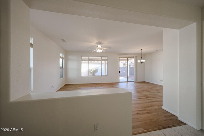 Foto del edificio - 16149 W Quail Creek Ln