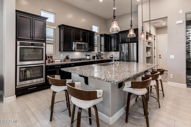 Building Photo - Upgraded 4 Bed 3.5 Bath in Litchfield Park!