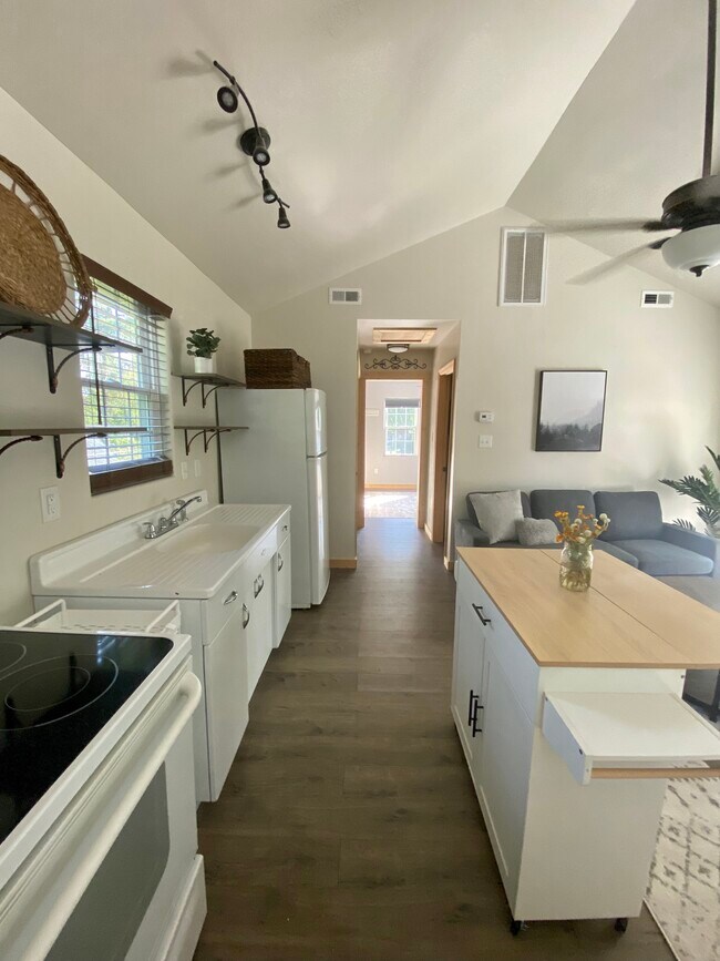 Building Photo - 10510 Cadosia Rd