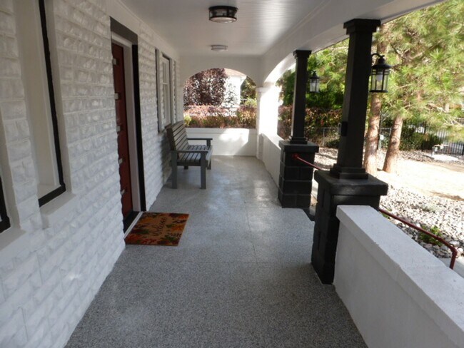 Foto del edificio - Historic Building in West Reno for Sale or Rent