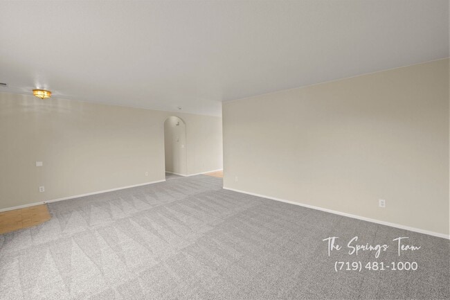 Foto del edificio - CHARMING 3BD/2BA CONDO featuring FRESH UPDATES - Security Deposit Waiver Available