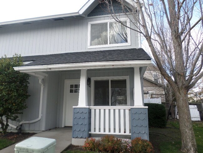 Building Photo - 2540 Siskiyou Blvd