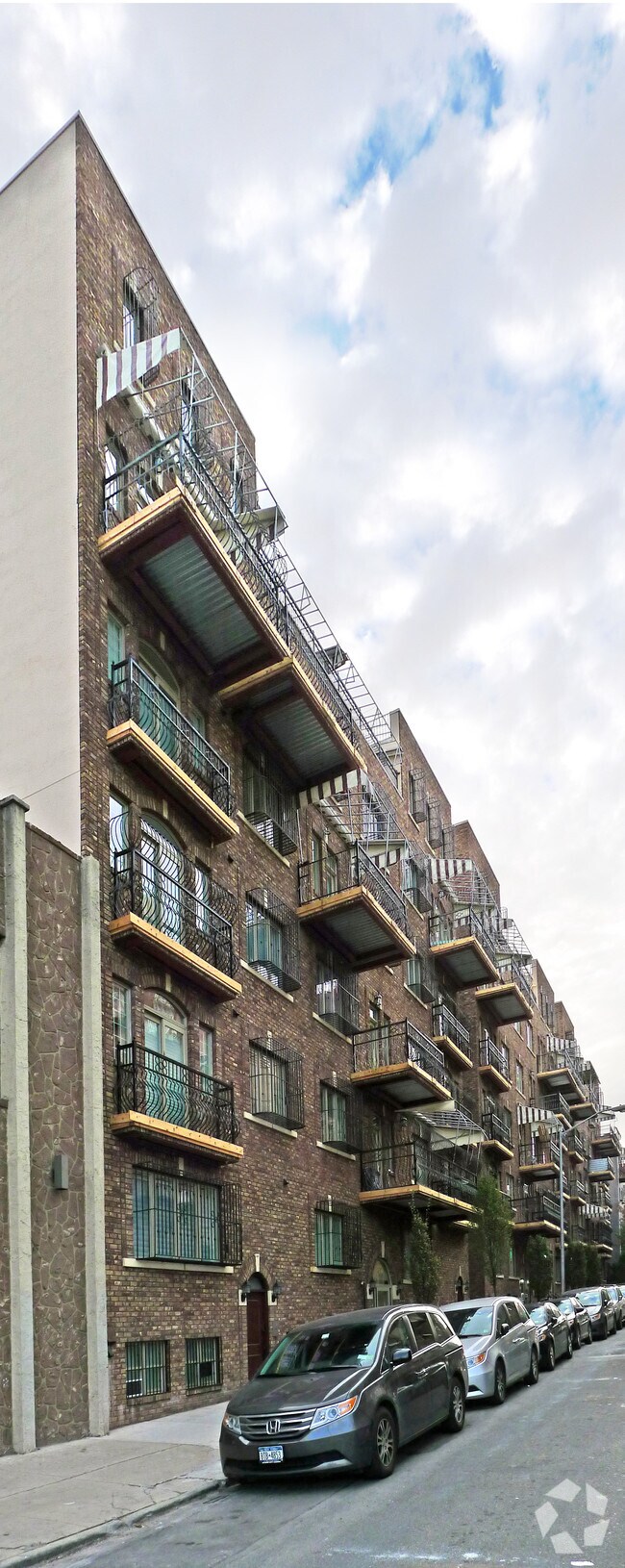 Building Photo - 39 Skillman St