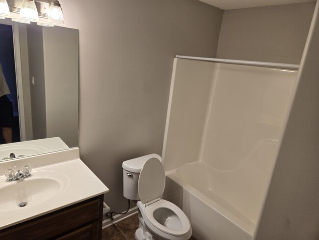 Building Photo - 110 Livingston Cove