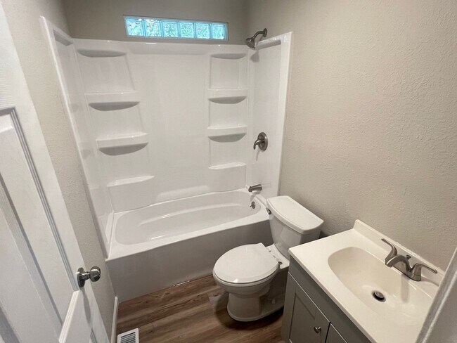 Foto del edificio - Remodeled 3 Bedroom Home - Available Now