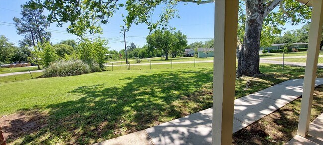 Foto del edificio - 6715 Grace Ln